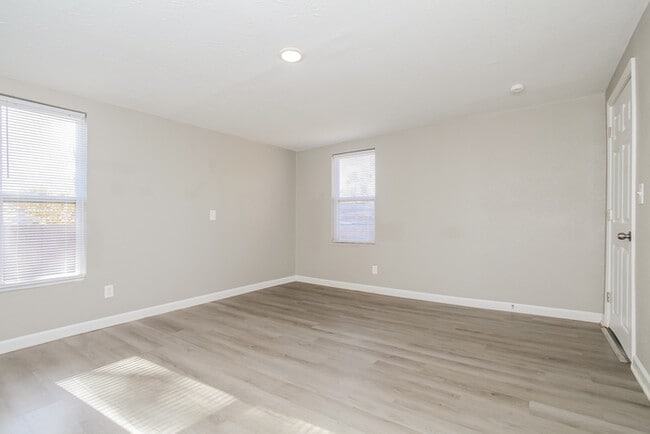 Building Photo - 2415 Lynnfork Ave