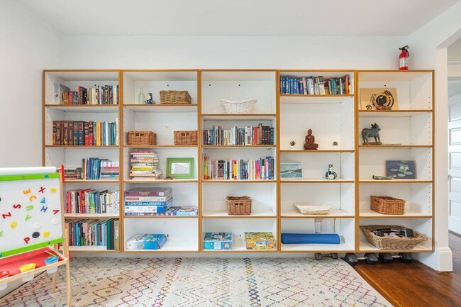 Building Photo - 3Bd/2.5Ba Seattle House