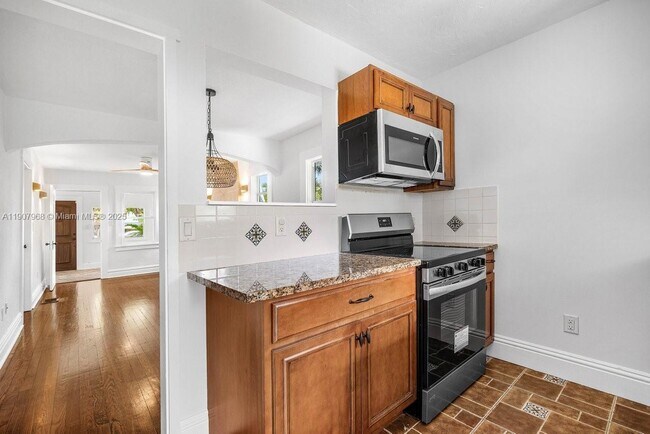 Building Photo - 416 S L St