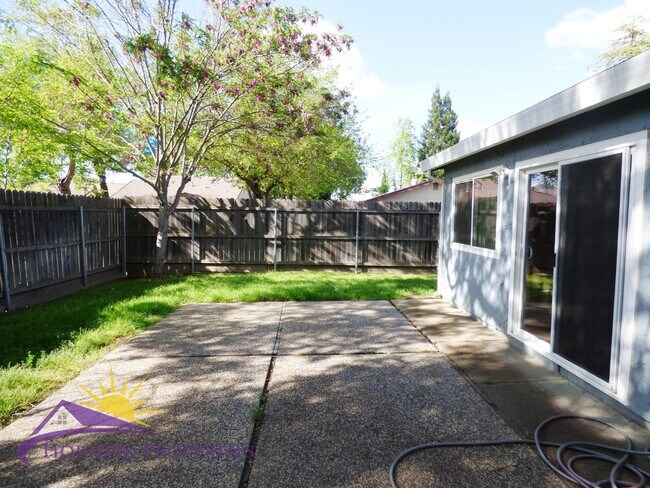 Building Photo - 3 Bed 2 Bath 1,317sqft Citrus Heights Home in Wildwood Estates