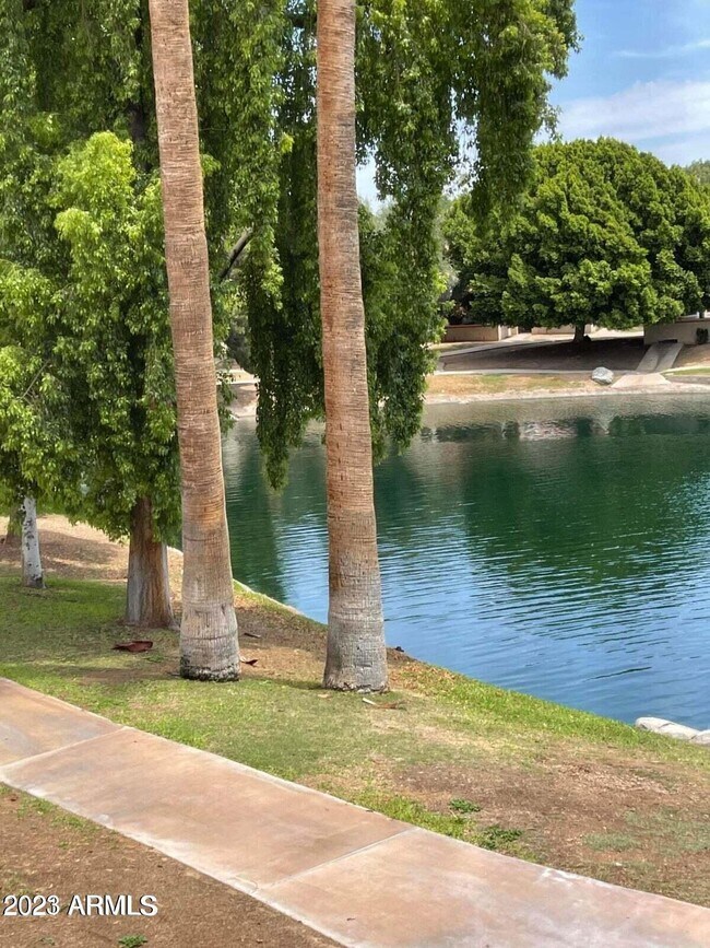 Building Photo - 11040 N 28th Dr