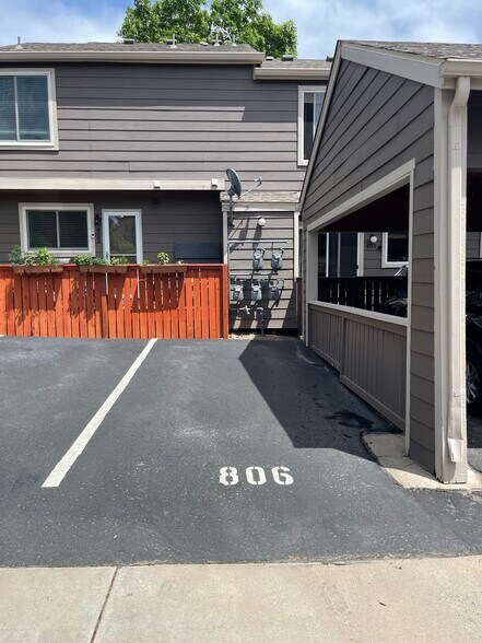 Building Photo - 806 Summer Dr