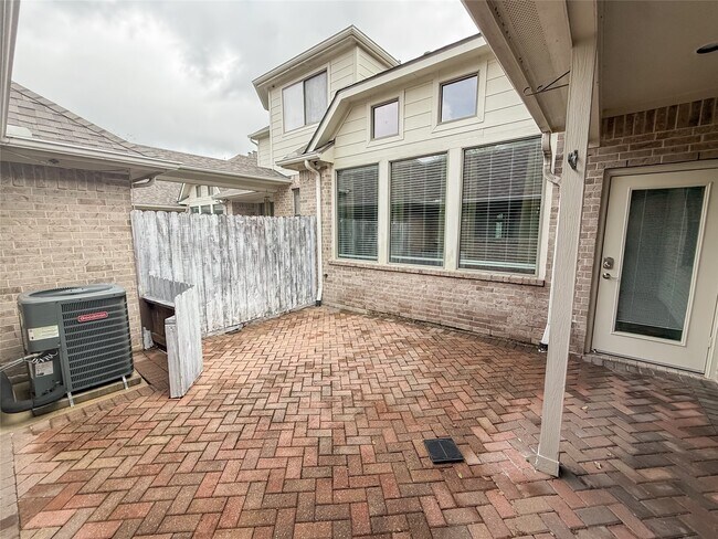 Building Photo - 2426 Clippers Square