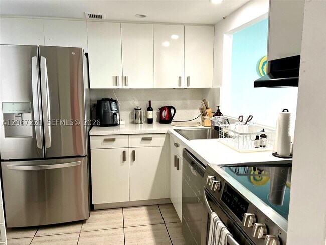 Building Photo - 401 Ocean 318