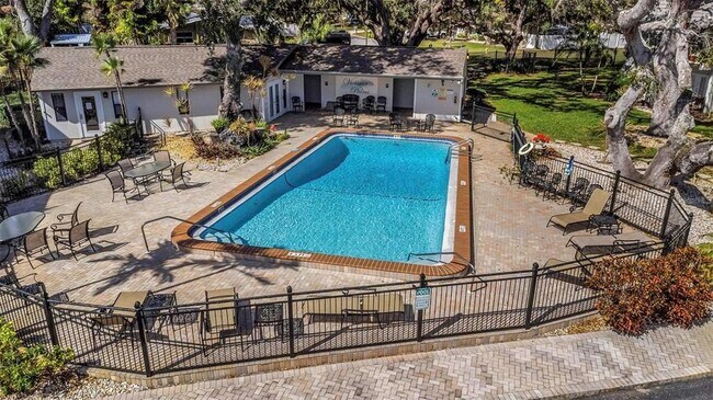 Building Photo - 718 Lyndhurst St