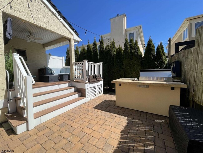 Building Photo - 12 Seaside Ct