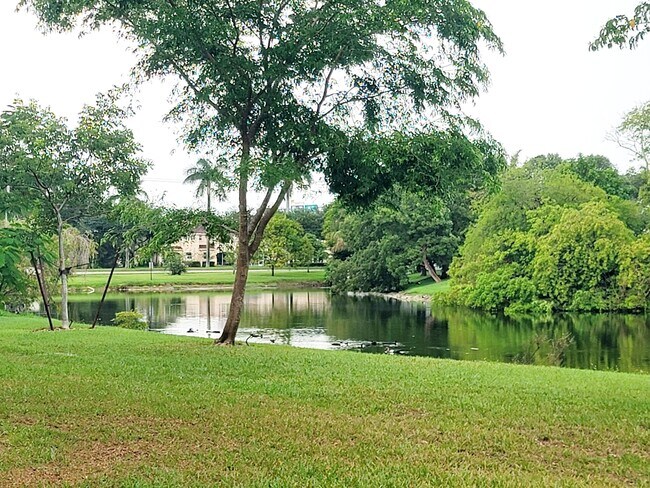 Building Photo - 15702 E Waterside Cir
