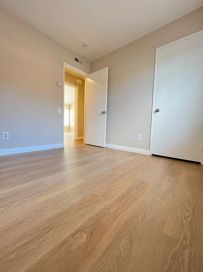 Building Photo - RECENTLY REFURBISHED  SINGLE STORY HOUSE W...