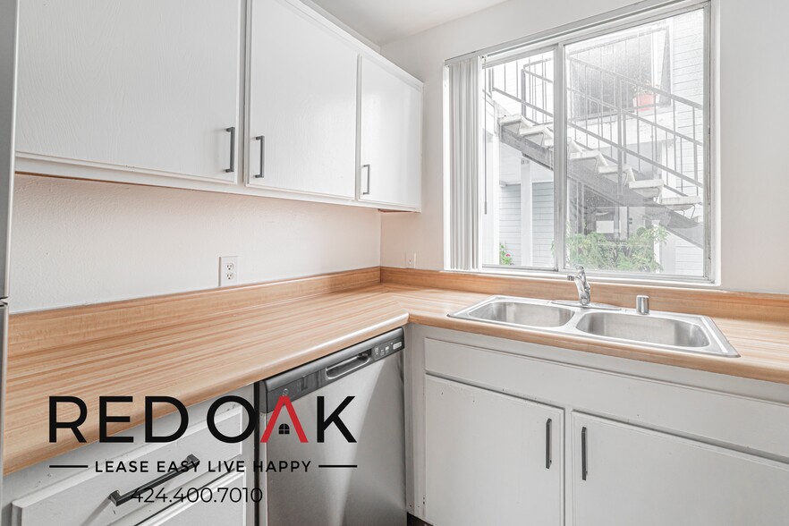 Building Photo - 7025 Vassar Ave