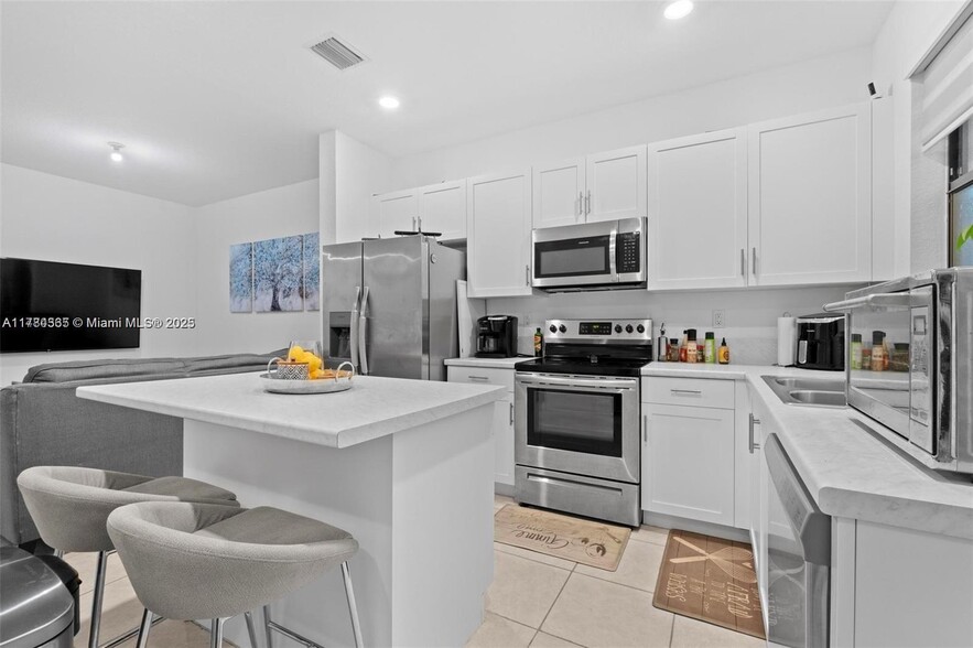 Building Photo - 14807 SW 183rd Ter