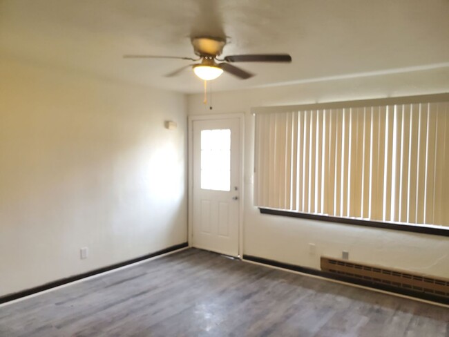 Building Photo - Chesapeake: 2 bedroom 1 bath Duplex in Gre...