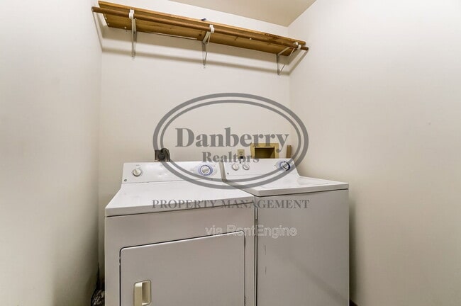 Building Photo - 3164 Kylemore Rd