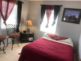 Building Photo - 546 Monticello Ave