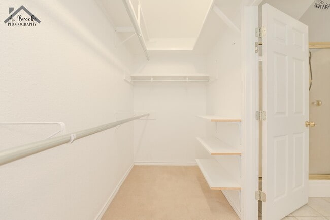 Building Photo - 3037 Cunningham Dr