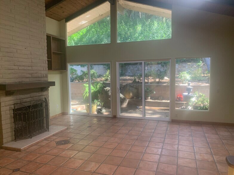 Building Photo - 30 Saint Francis Way