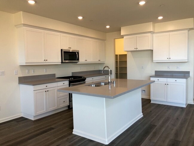 Building Photo - Long Term - Spacious 4 Bedroom Home @ Terra Lago in Indio!
