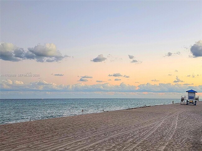 Building Photo - 3505 S Ocean Dr
