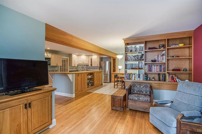 Building Photo - 5BD/3BA Beautiful House in South Burlington