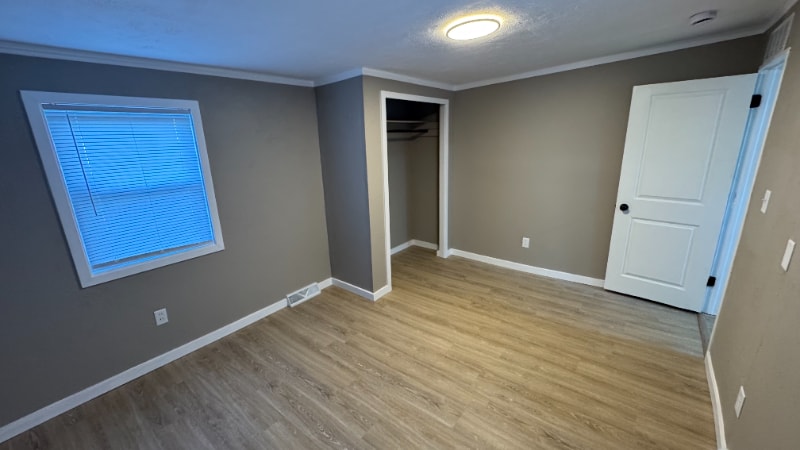 Building Photo - 404 W 5th St