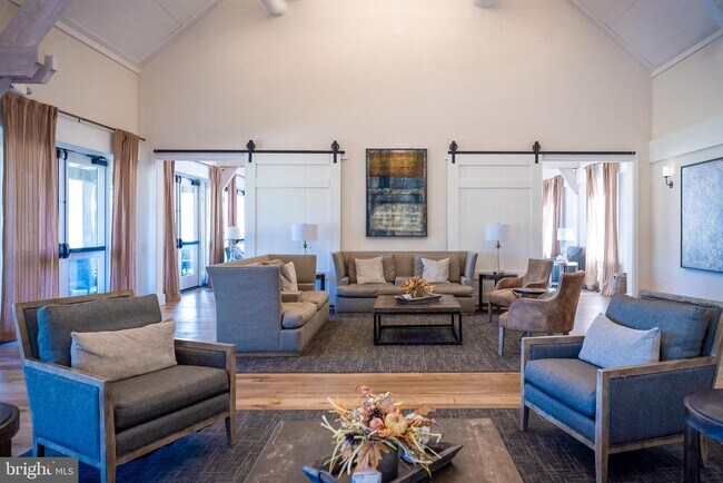 Building Photo - 17414 Southern Shrs Dr