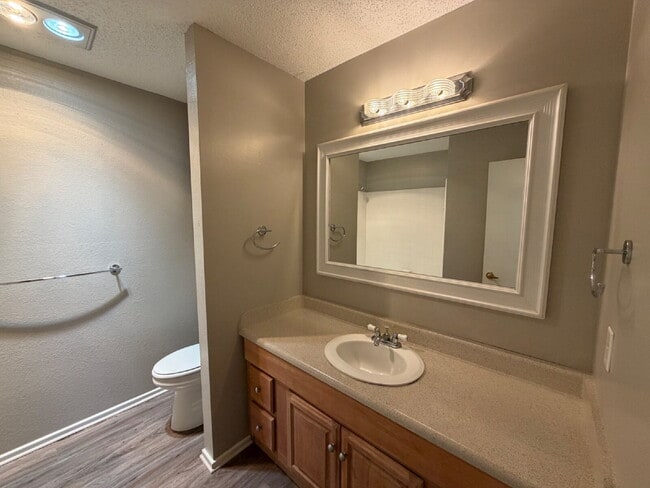 Building Photo - House Located On Cul-De-Sac & Minutes From Several Take Out Spots & W. Loop 289!
