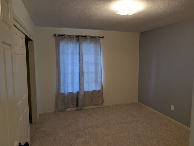 Building Photo - Cute and updated Clovis home offering wonderful amenities, good size lot, a bid backyard + potent...