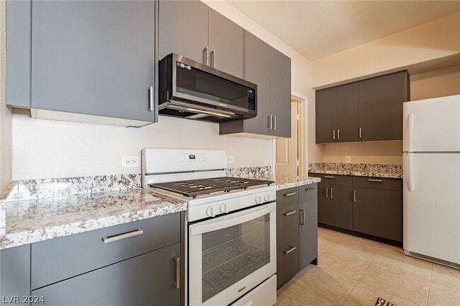 Building Photo - 8250 N Grand Canyon Dr