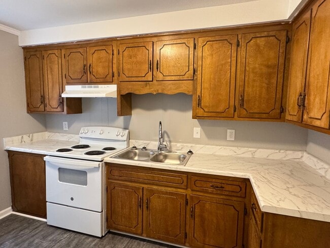 Building Photo - Excellent location! Just Remodeled 2 Bed/1...
