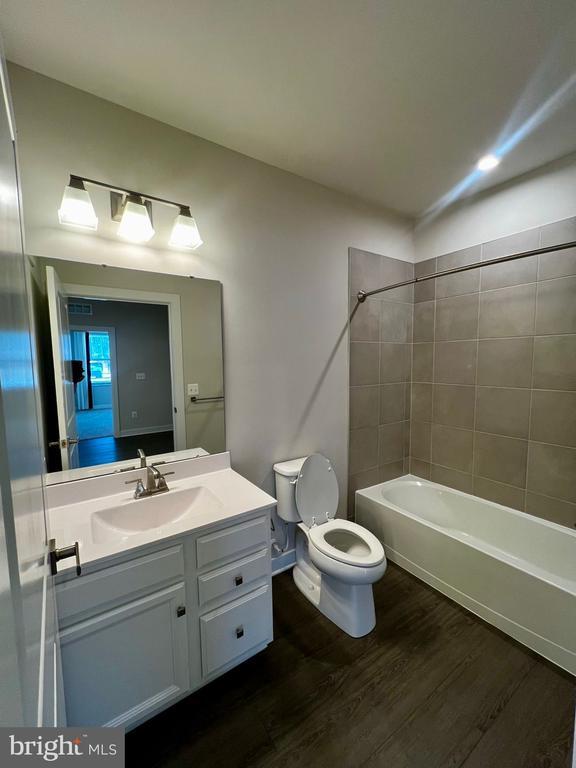 Building Photo - 10421 Resort Road