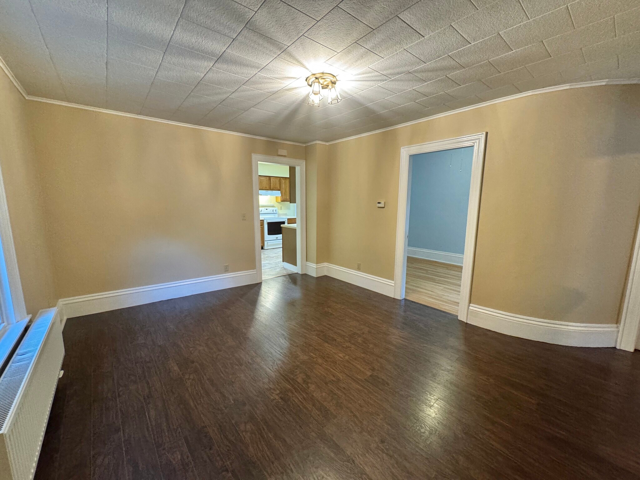 Building Photo - 246 Elm St