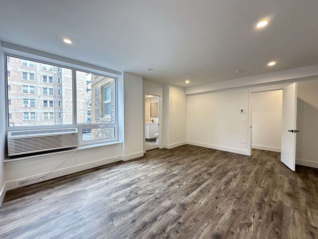 Building Photo - 941 W Carmen Ave