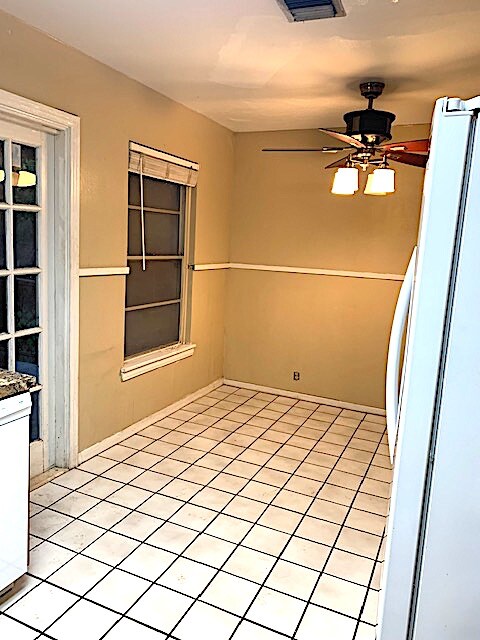 Building Photo - 330 Redcliff Dr