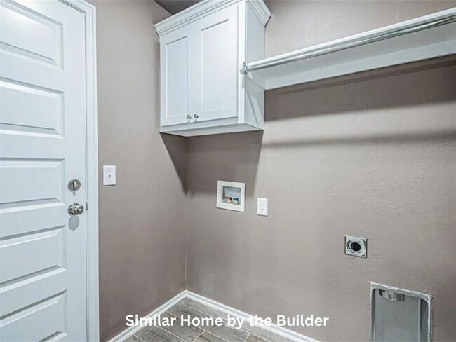 Building Photo - 1620 Highland Loop