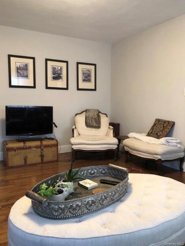 Building Photo - 12 Davis St