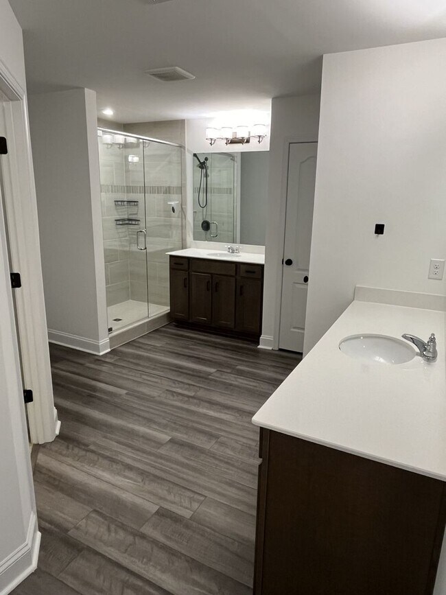 Building Photo - Spacious 5 Bed home in Stallings