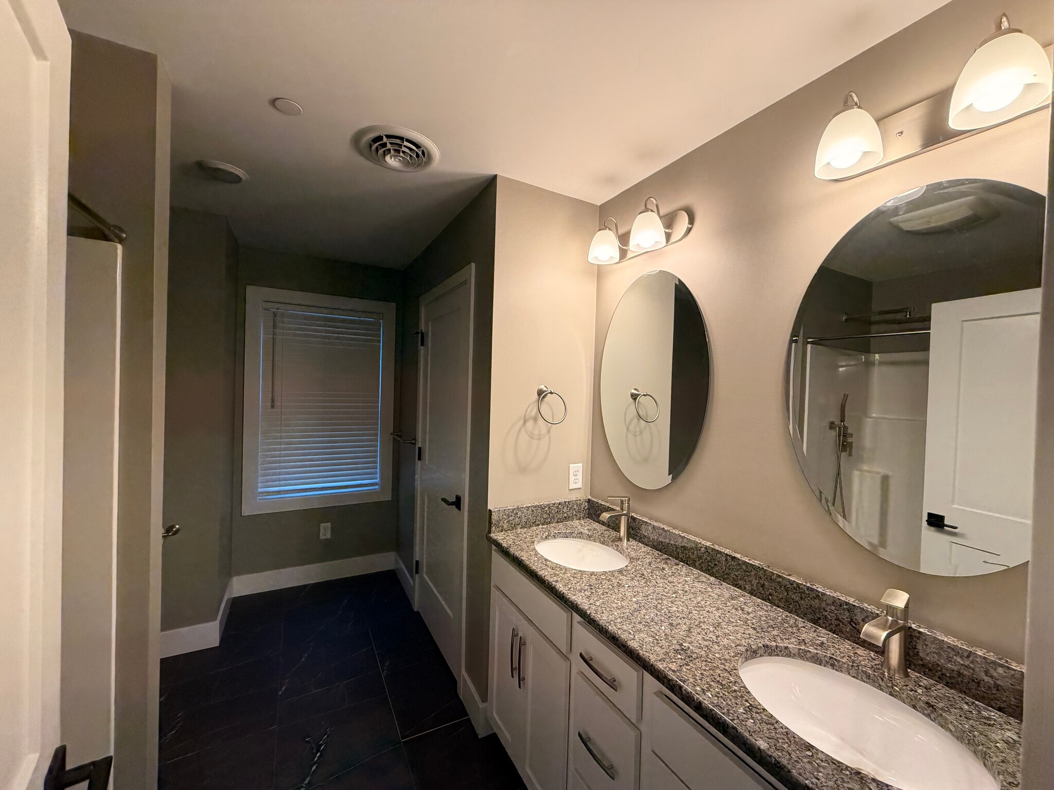 Building Photo - 746 Golden Spring Dr