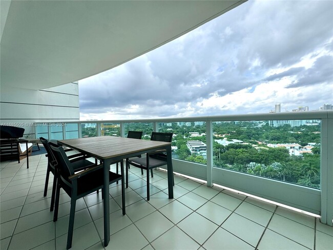 Building Photo - 2127 Brickell Ave