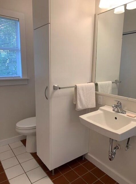 bathroom - 1601 Poinsettia Ave