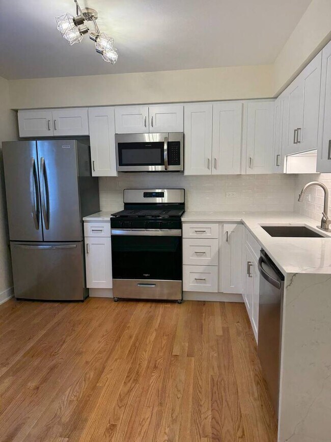 Building Photo - 415 E Lincoln St