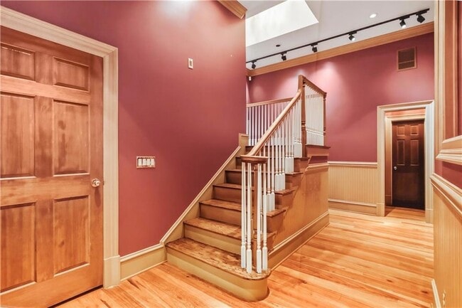 Building Photo - 430 W Wesley Rd NW