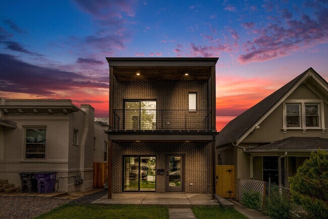 Building Photo - Front Duplex in Denver's Jefferson Park Neighborhood!