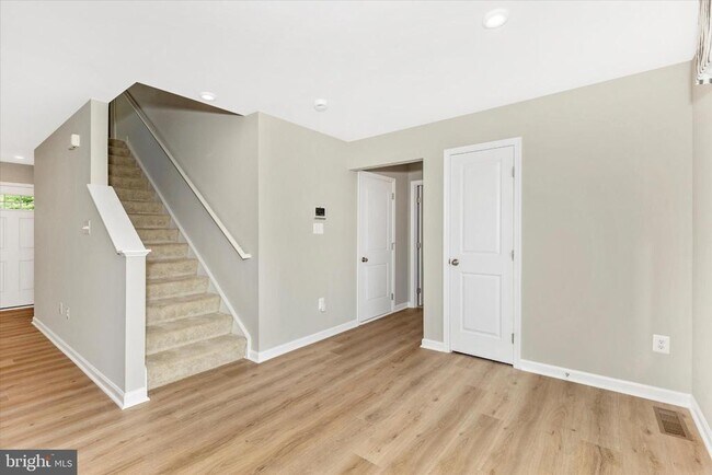 Building Photo - 38 Diopside Dr