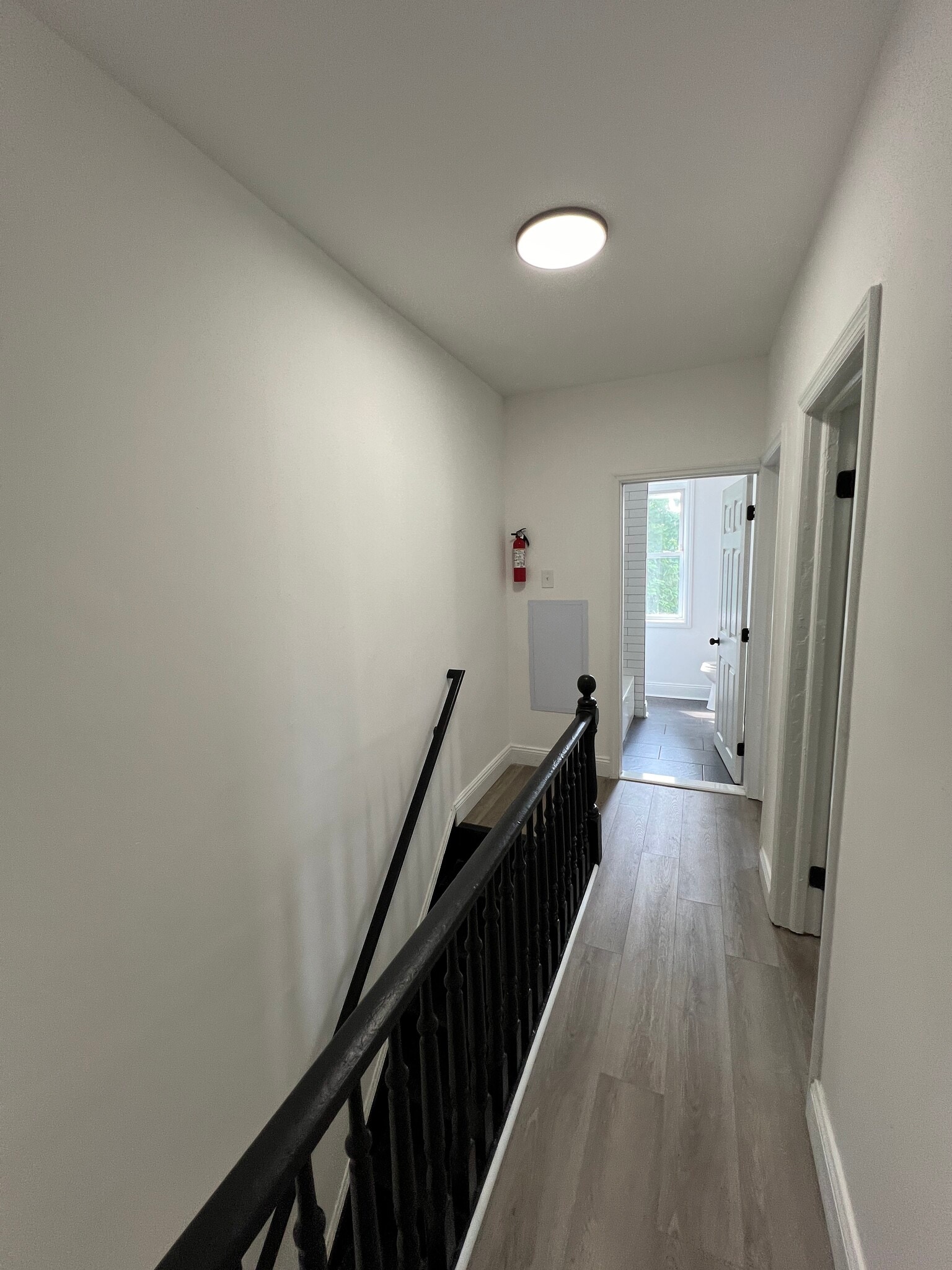 Building Photo - 921 W 3rd St