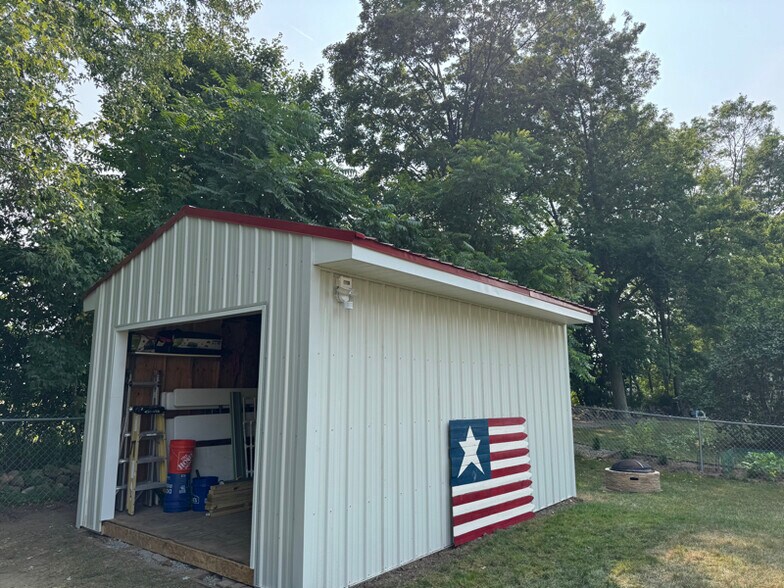 Building Photo - 6051 Holly Ln