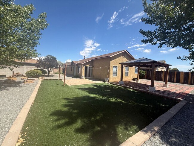 Building Photo - 3401 Misty Meadows Dr NE