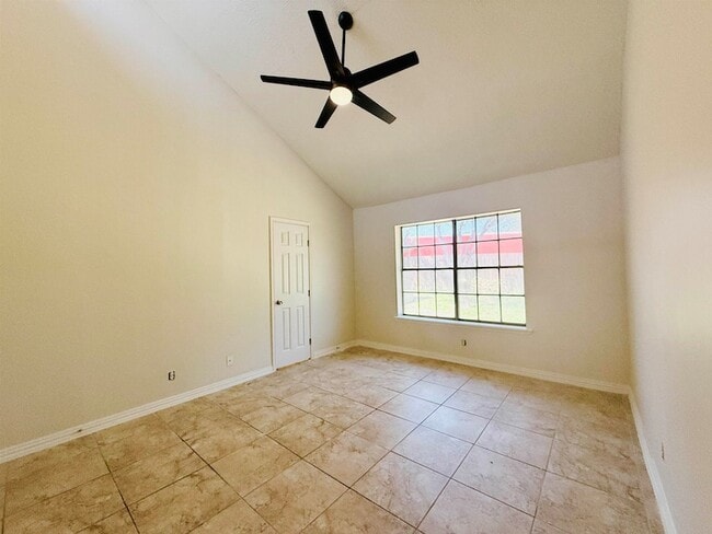 Building Photo - 907 Sandy Ln