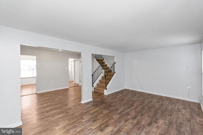 Building Photo - 14084 Fallbrook Ln
