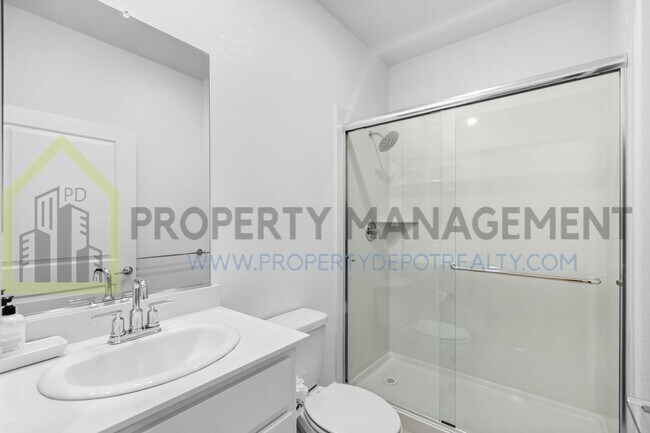 Building Photo - Stunning New 4 Bed / 3 Bath Home | Built i...