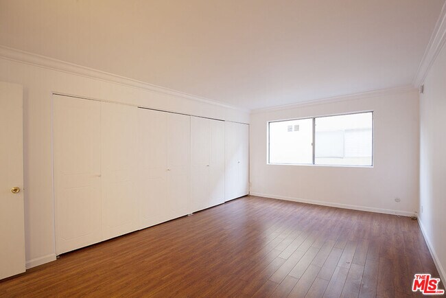 Building Photo - 6708 Hillpark Dr