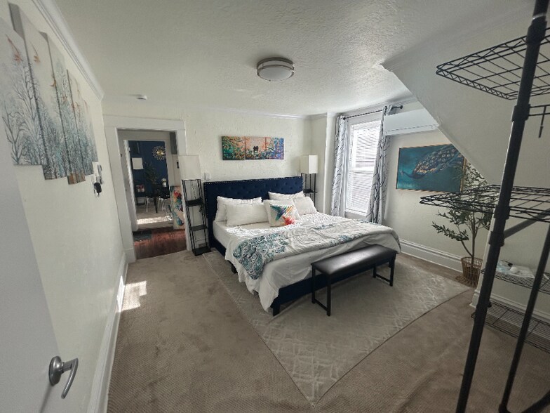 Building Photo - 859 S Grn St